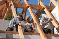 Richtfest - Dachstuhl ist gerichtet - h und w Holzbau, Zimmerei und Bedachung